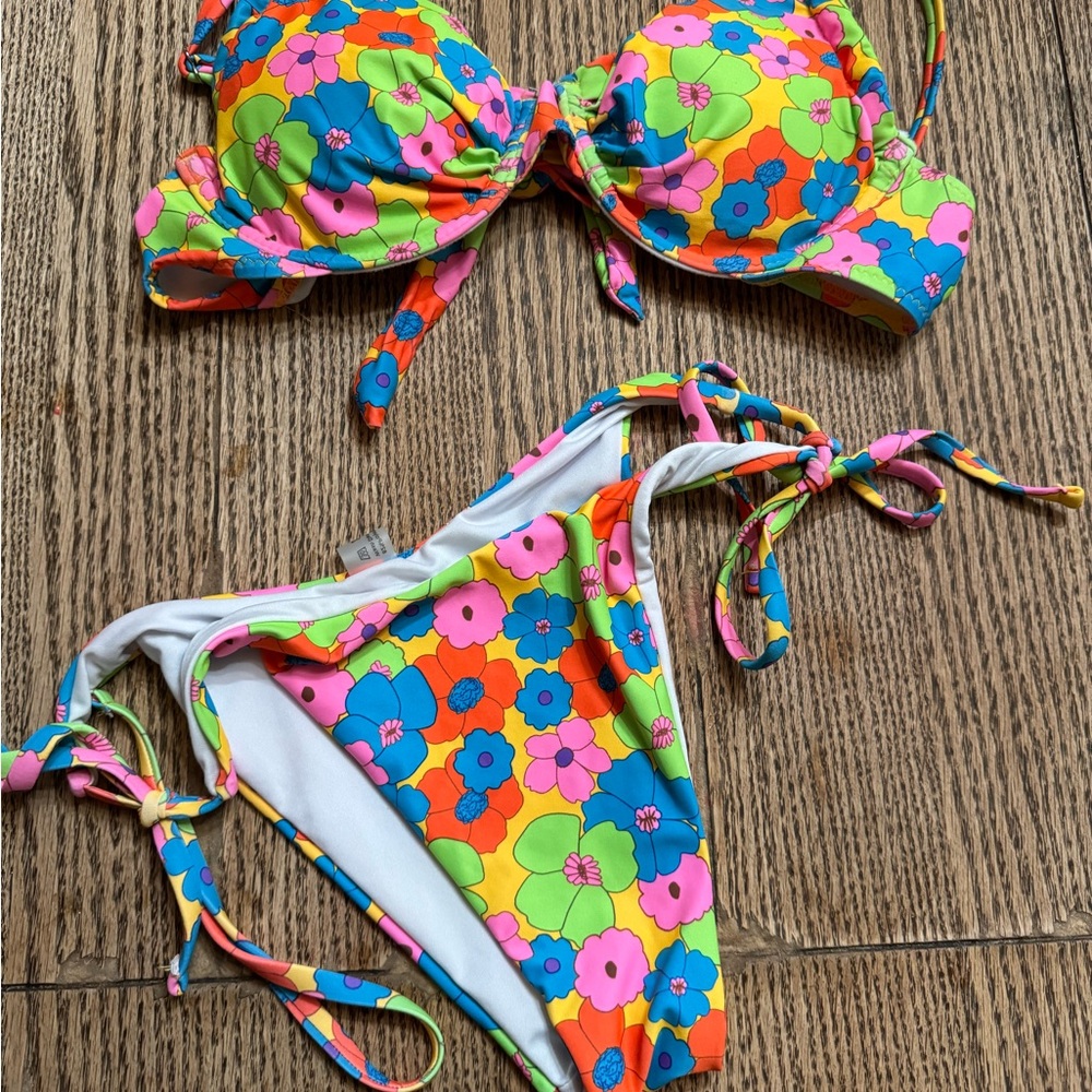 women’s small multi color 2 piece swimsuit